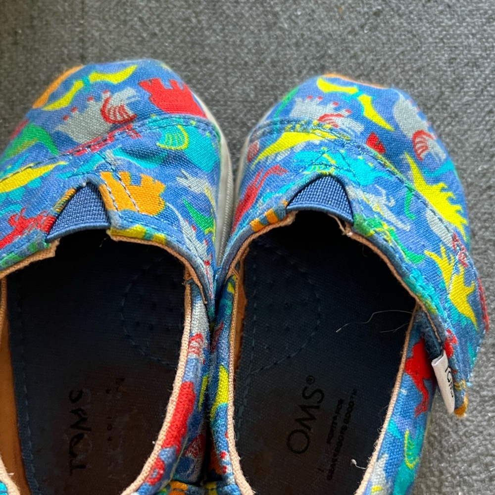Dinosaur toms baby